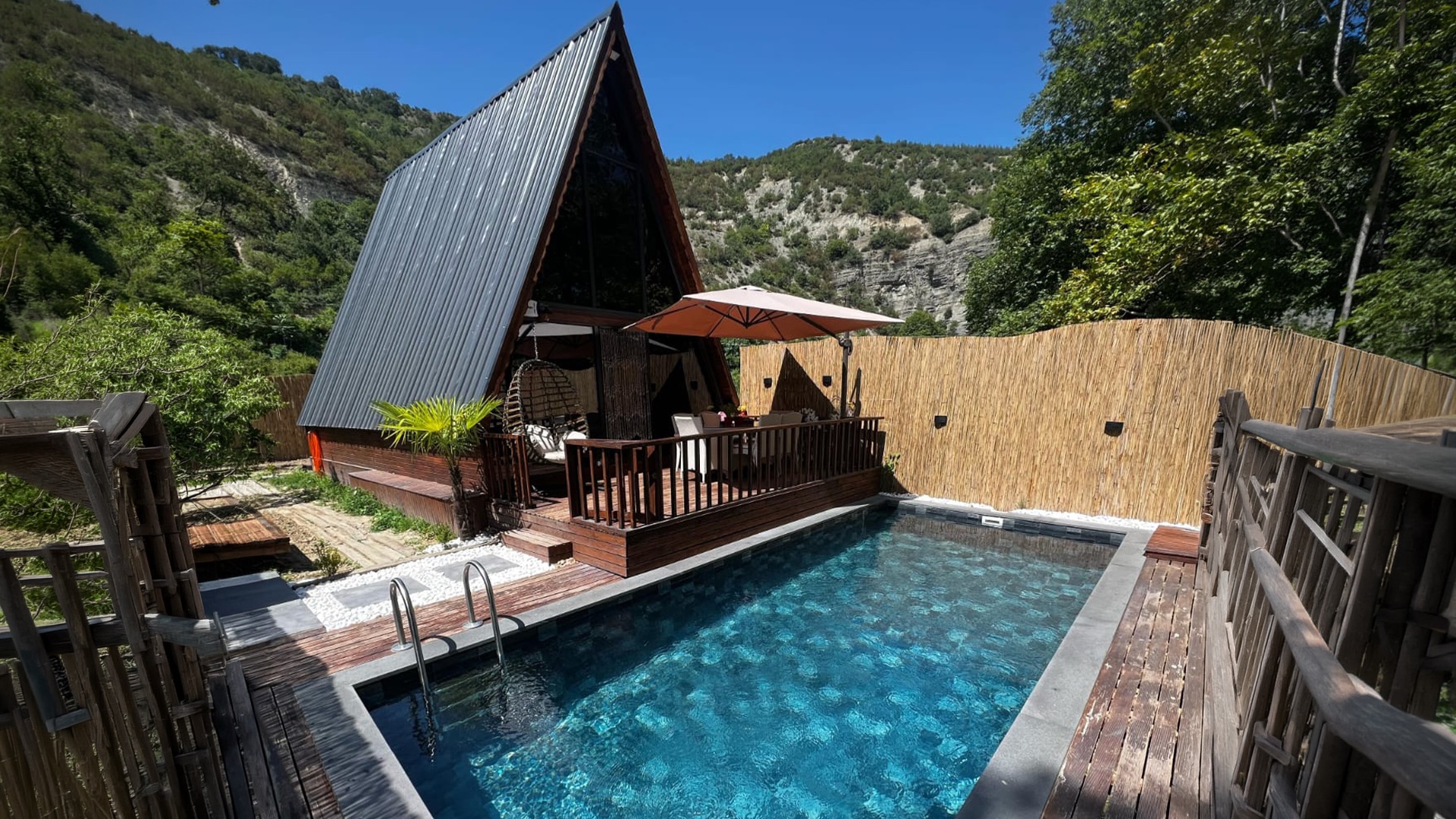 Bolu 64m² Üçgen Bungalov ve Liner Havuz Sistemi Projesi